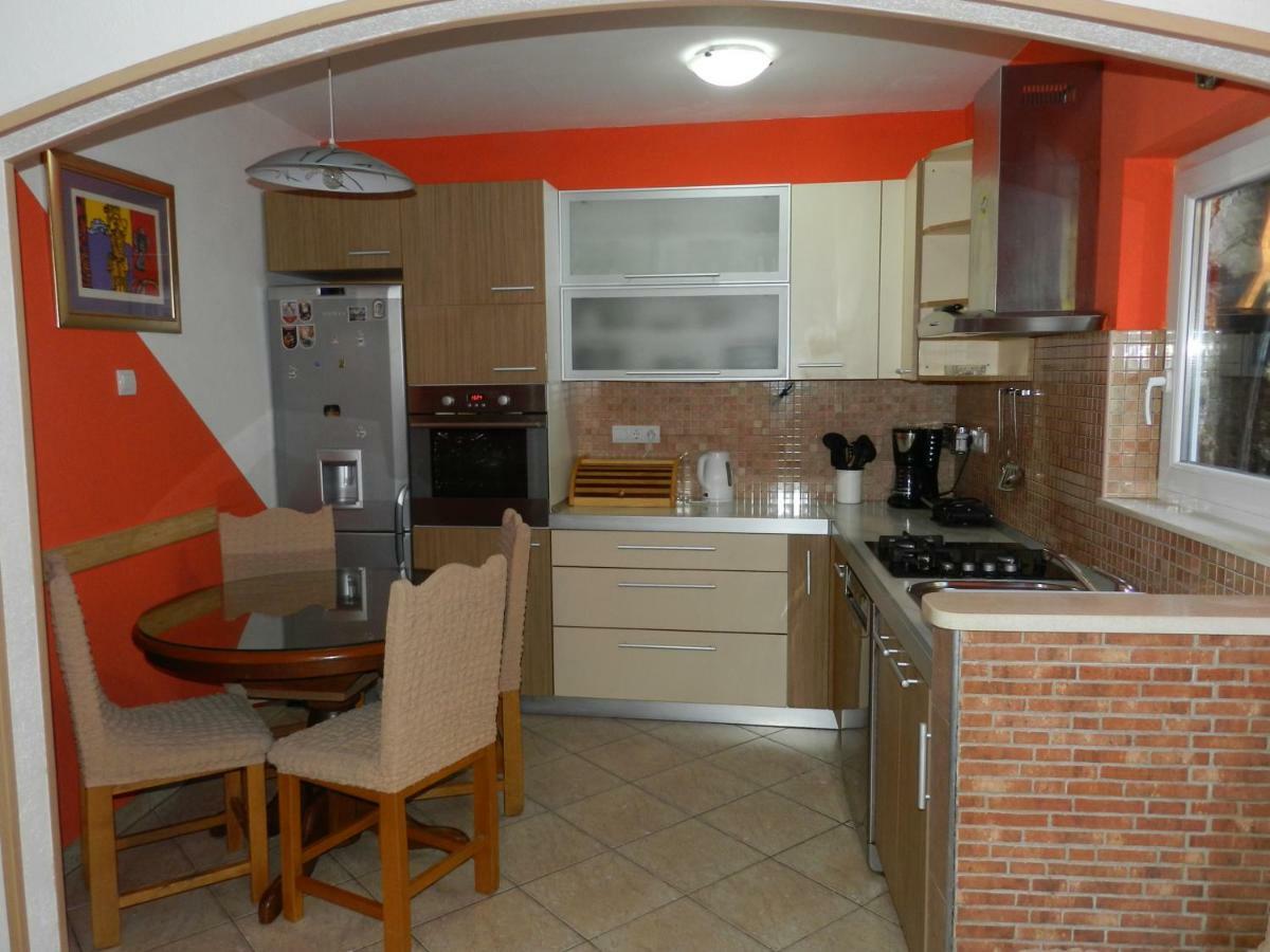 Apartmani Maruncic Оміш Екстер'єр фото