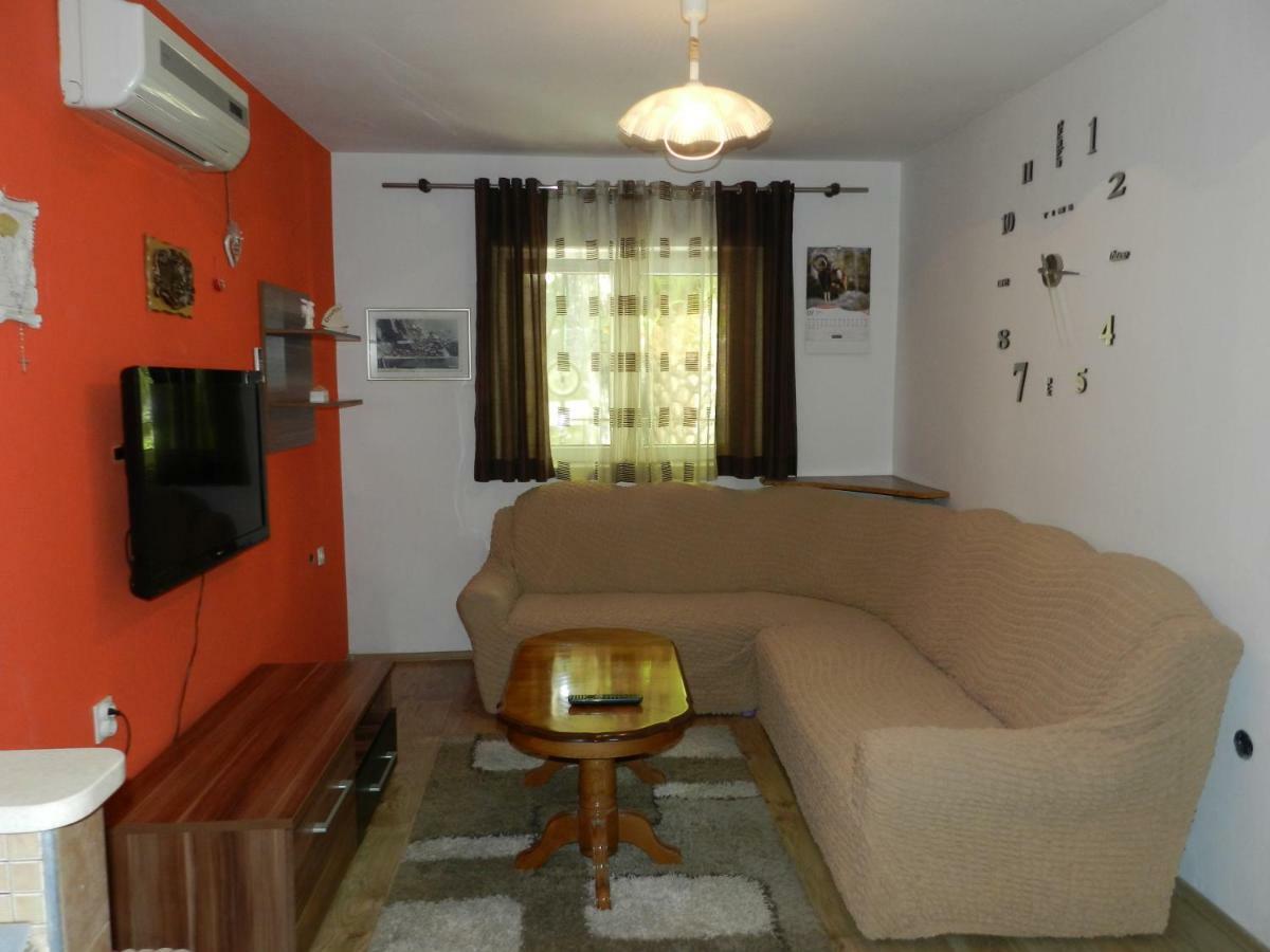 Apartmani Maruncic Оміш Екстер'єр фото