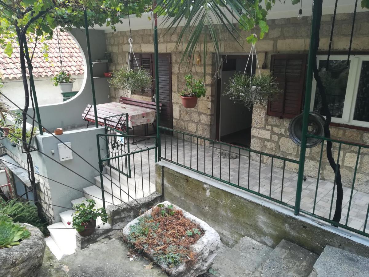 Apartmani Maruncic Оміш Екстер'єр фото